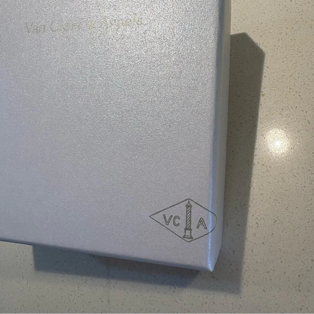 Van Cleef & Arpels Gift Box with green Ribbon